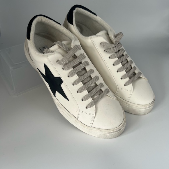 Steve Madden Shoes - Steve Madden Women’s Leather Upper White/Black/Gray Star Sneakers - 9